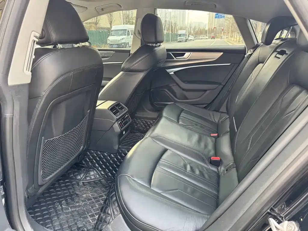 Audi A7 2022 из CN, фото 2