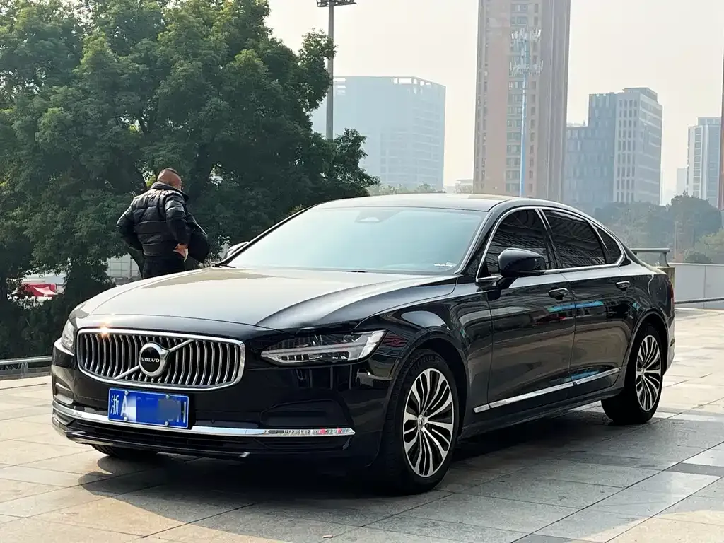 Volvo S90 — фото 1