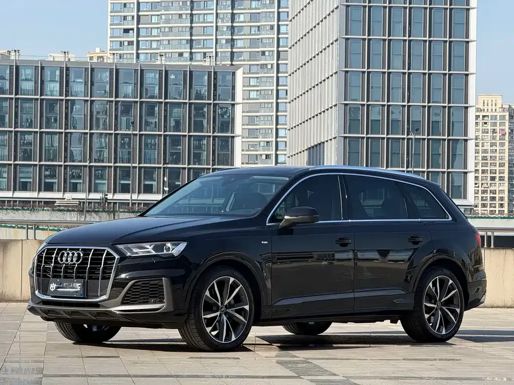 Audi Q7 2023 из CN, фото 1