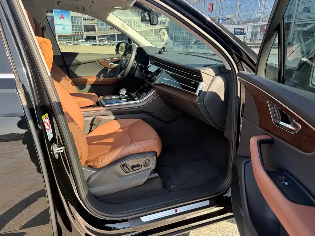 Audi Q7 2023 из CN, фото 5