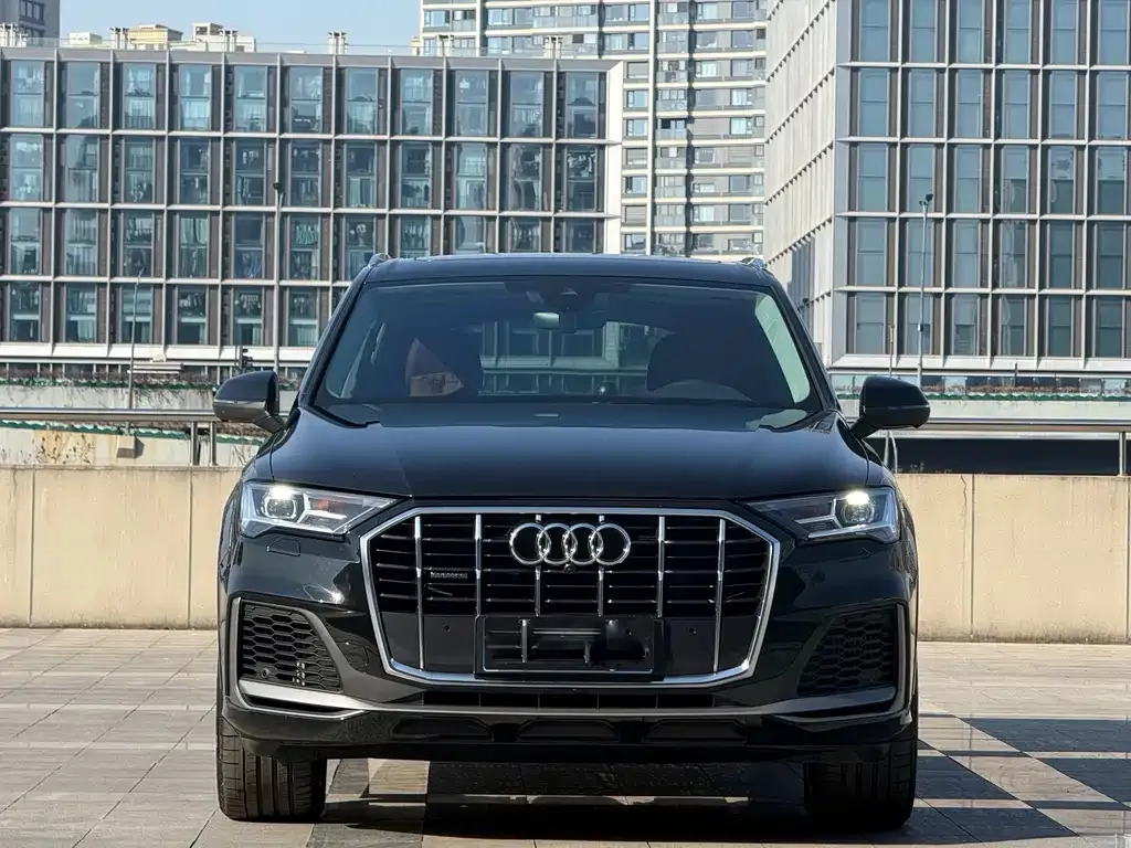 Audi Q7 2023 из CN, фото 10