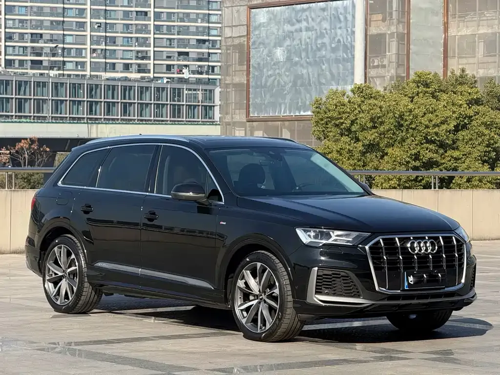 Audi Q7 2023 из CN, фото 4