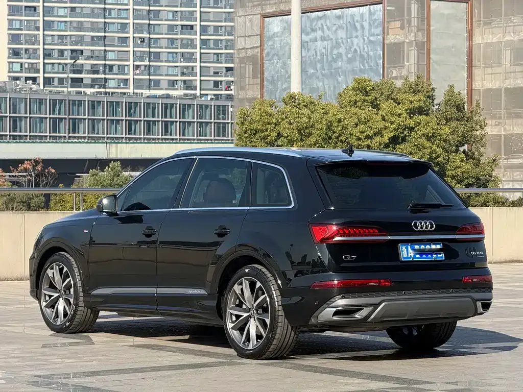 Audi Q7 2023 из CN, фото 8
