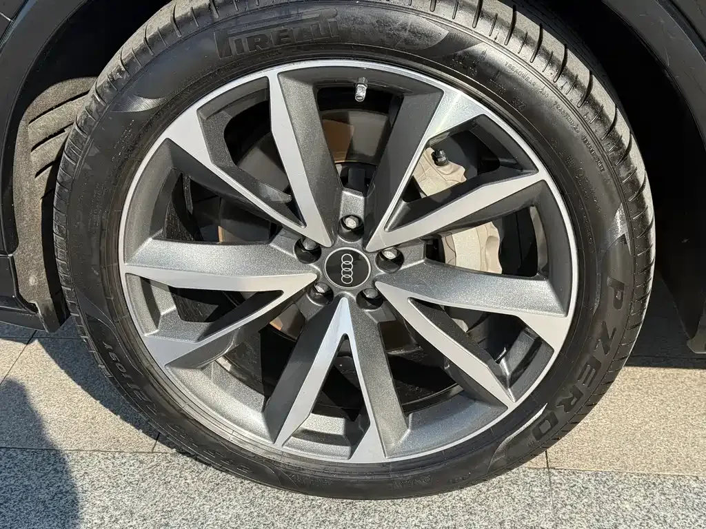 Audi Q7 2023 из CN, фото 6