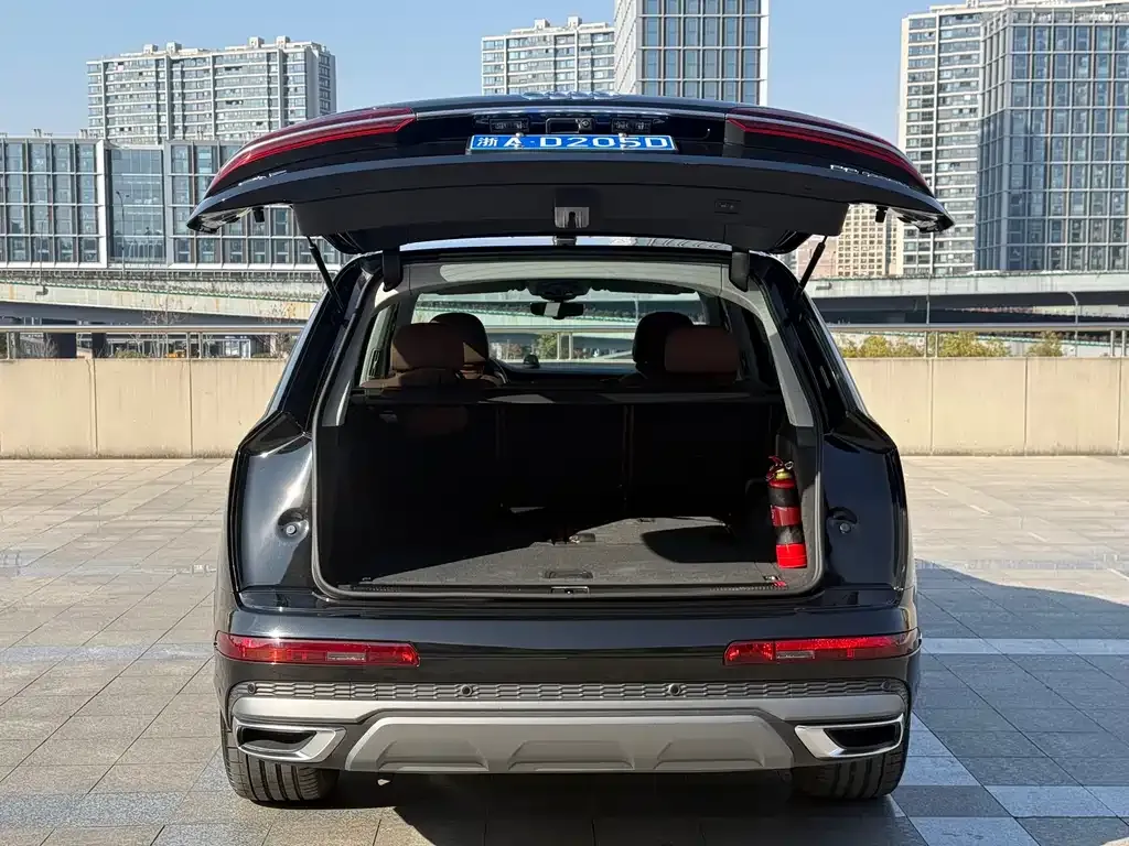 Audi Q7 2023 из CN, фото 3