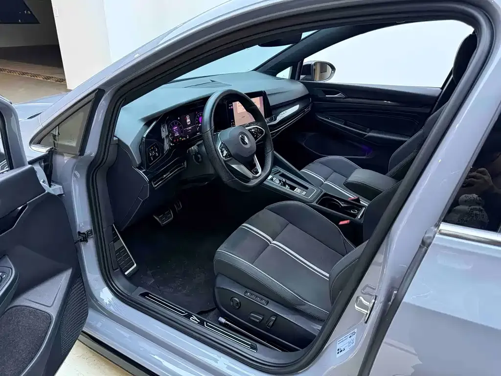Volkswagen Golf 2023 из CN, фото 7