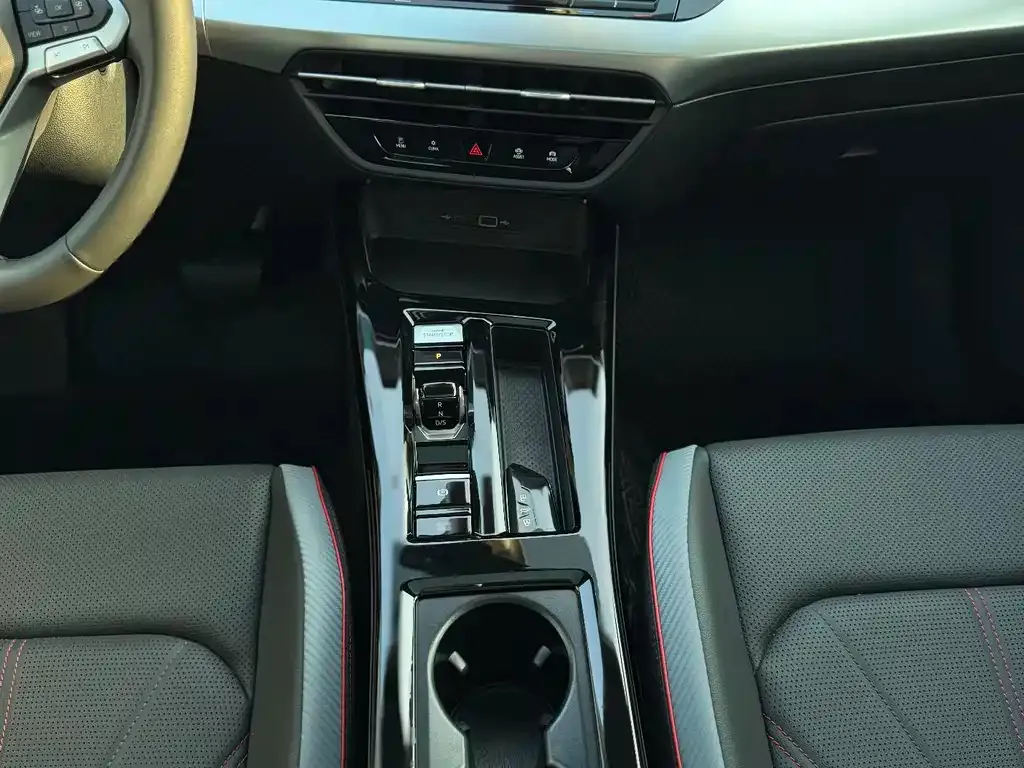 Volkswagen Lamando 2024 из CN, фото 4