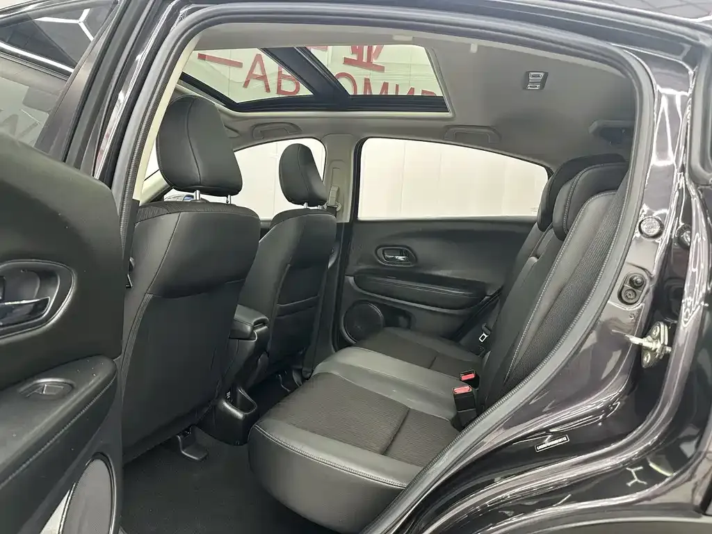 Honda Vezel 2022 из CN, фото 10