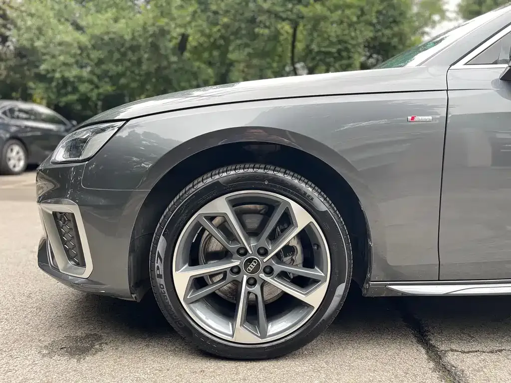 Audi A4L 2024 из CN, фото 8