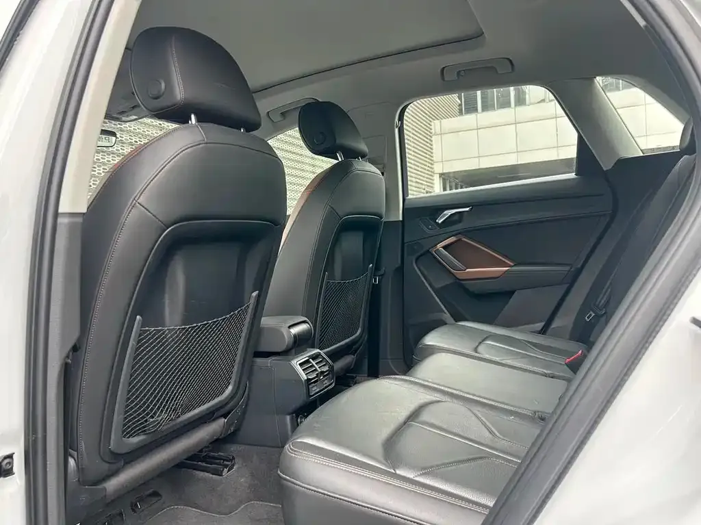 Audi Q3 2023 из CN, фото 4