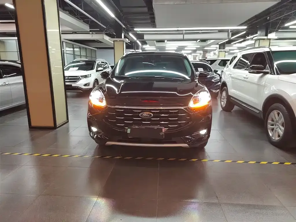 Ford Escape 2023 из CN, фото 2