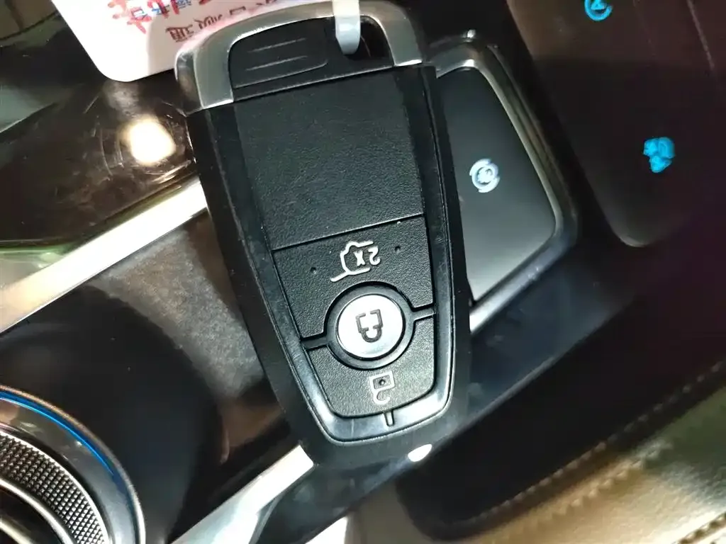 Ford Escape 2023 из CN, фото 5