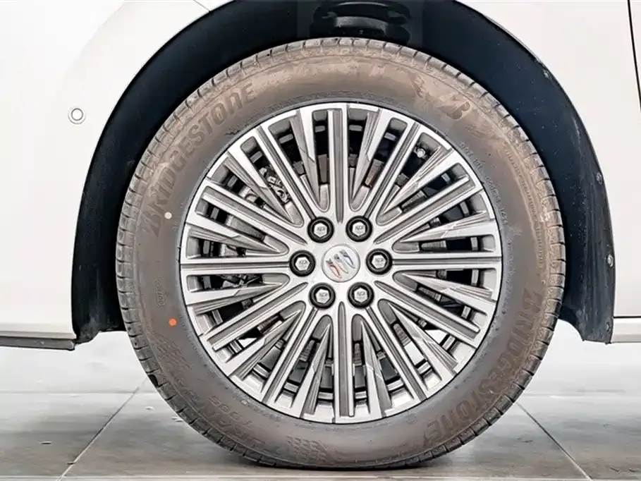 Buick GL8 Hybrid 2024 из CN, фото 5