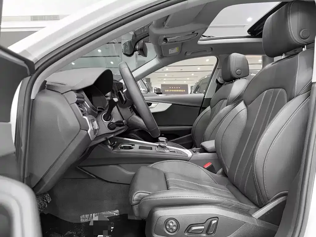 Audi A4L 2021 из CN, фото 2