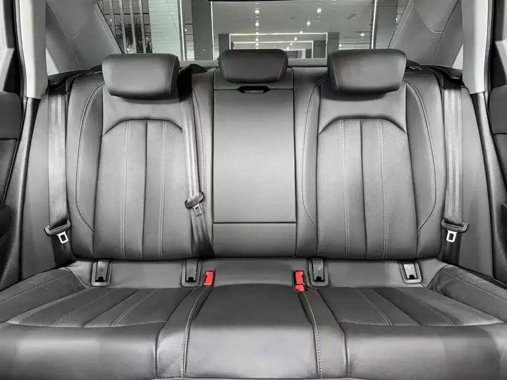 Audi A4L 2021 из CN, фото 5