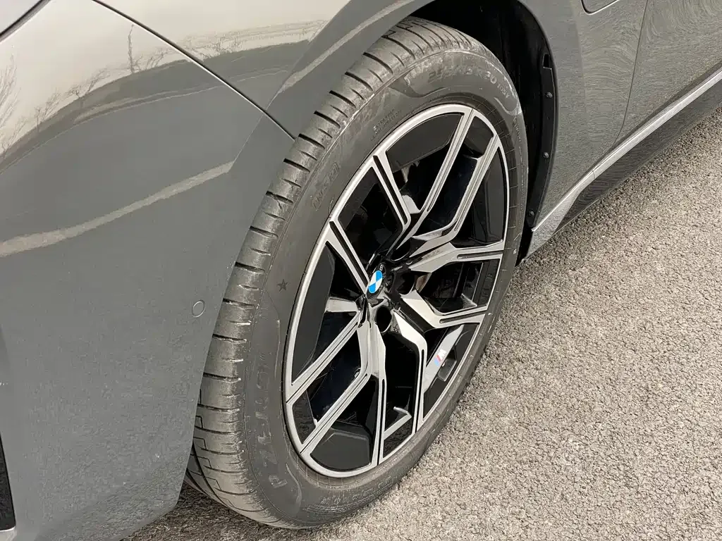 BMW i7 — фото 5