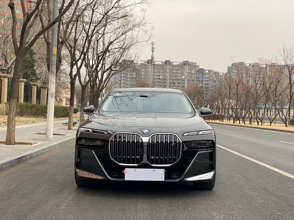 BMW i7 — фото 8