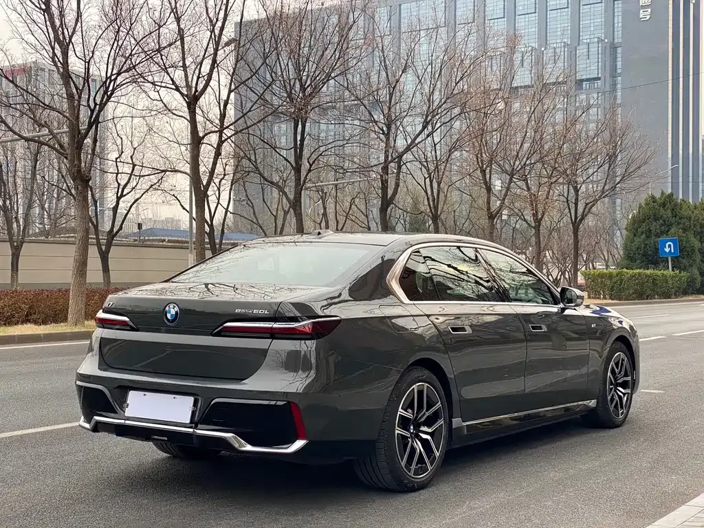 BMW i7 — фото 4