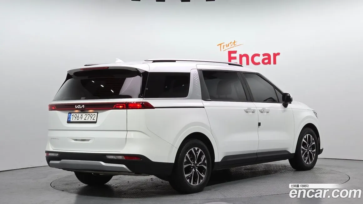 Kia Carnival — фото 10