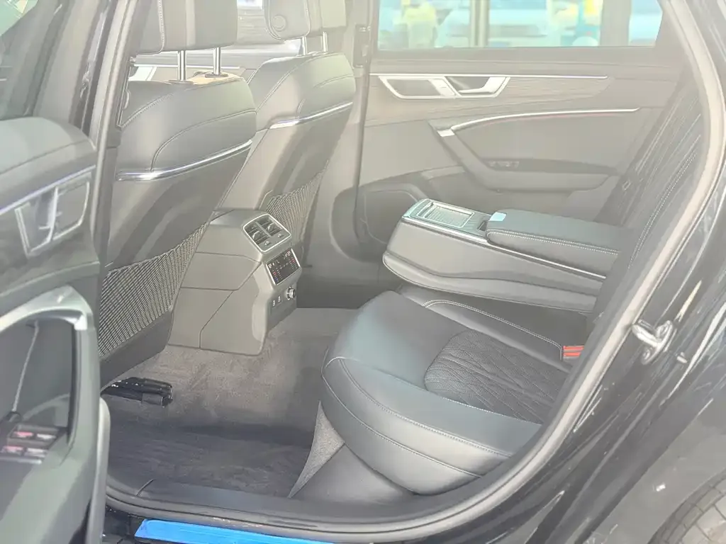 Audi A6L 2024 из CN, фото 9