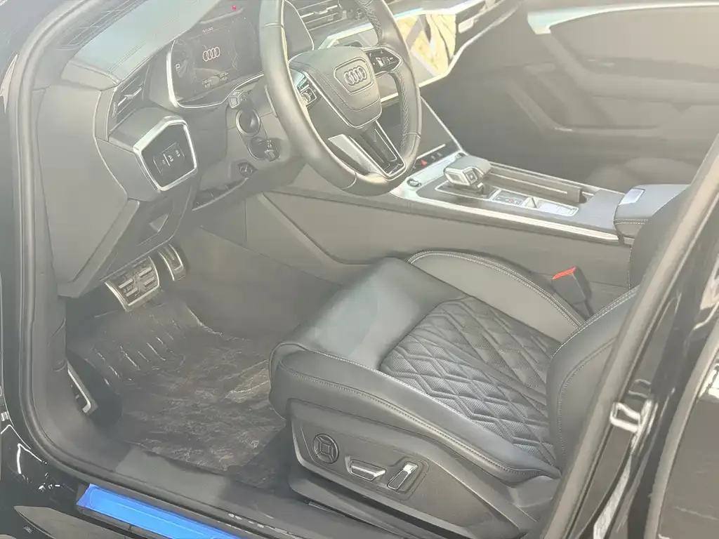 Audi A6L 2024 из CN, фото 3