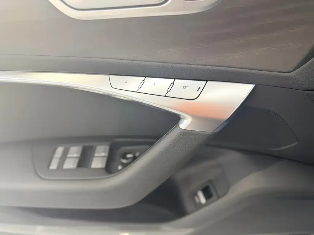 Audi A6L 2024 из CN, фото 5