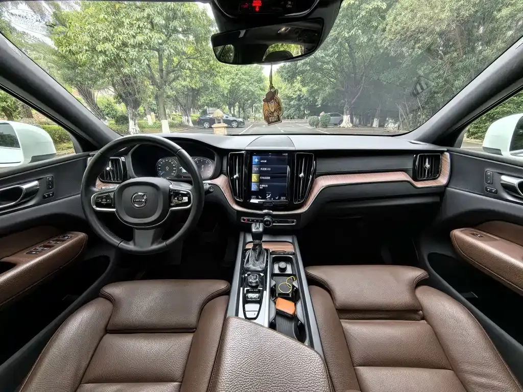 Volvo XC60 2021 из CN, фото 5