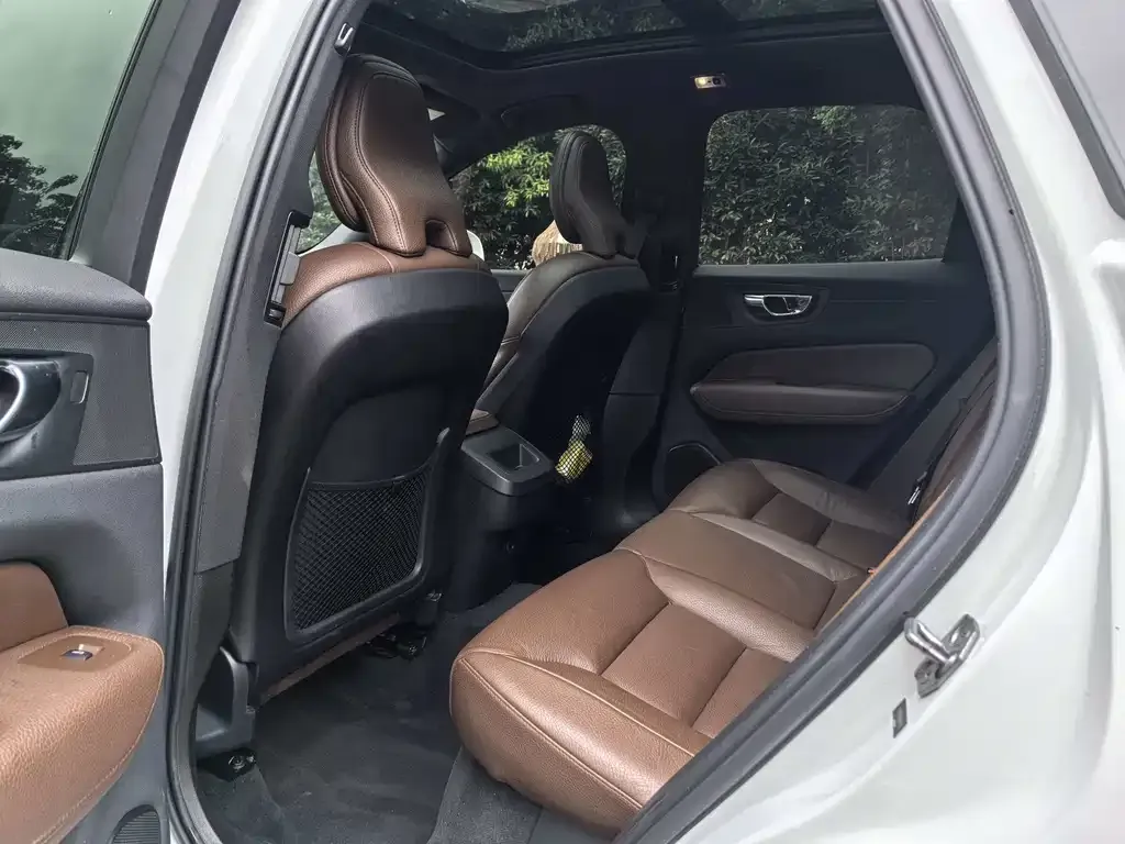 Volvo XC60 2021 из CN, фото 2