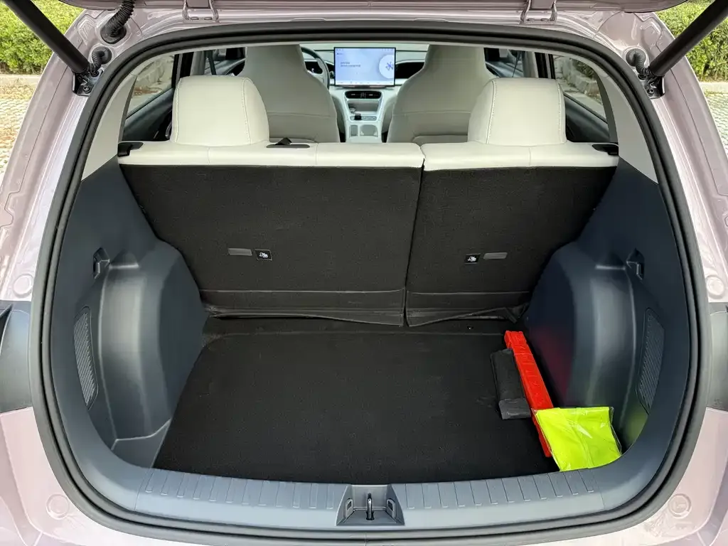 Geely Starburst — фото 9