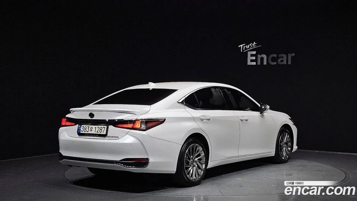Lexus ES — фото 10