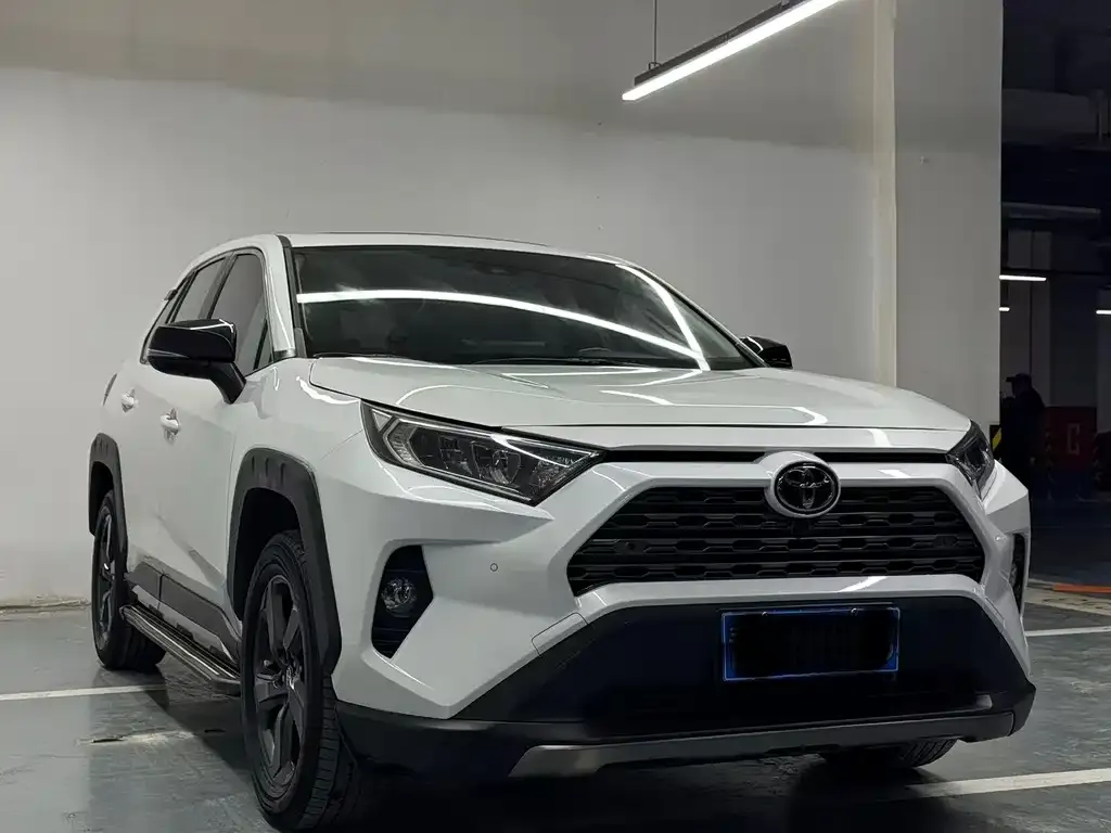 Toyota RAV4 — фото 5
