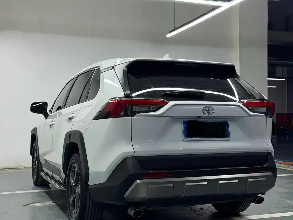 Toyota RAV4 — фото 4