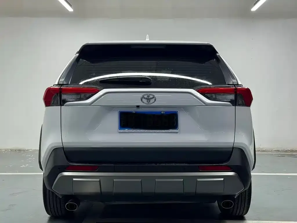 Toyota RAV4 — фото 9