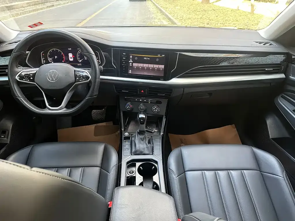 Volkswagen Passat 2023 из CN, фото 2