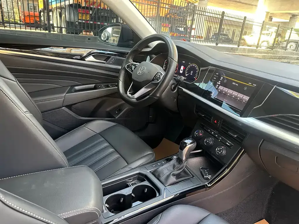 Volkswagen Passat 2023 из CN, фото 3