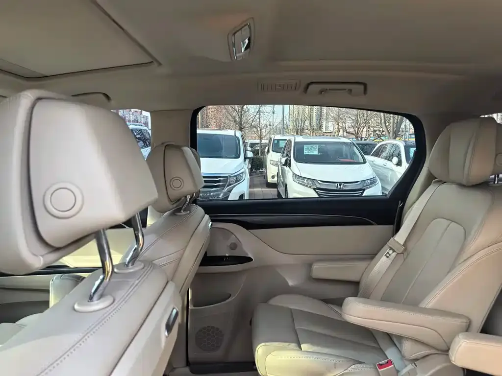 Buick GL8 2023 из CN, фото 7