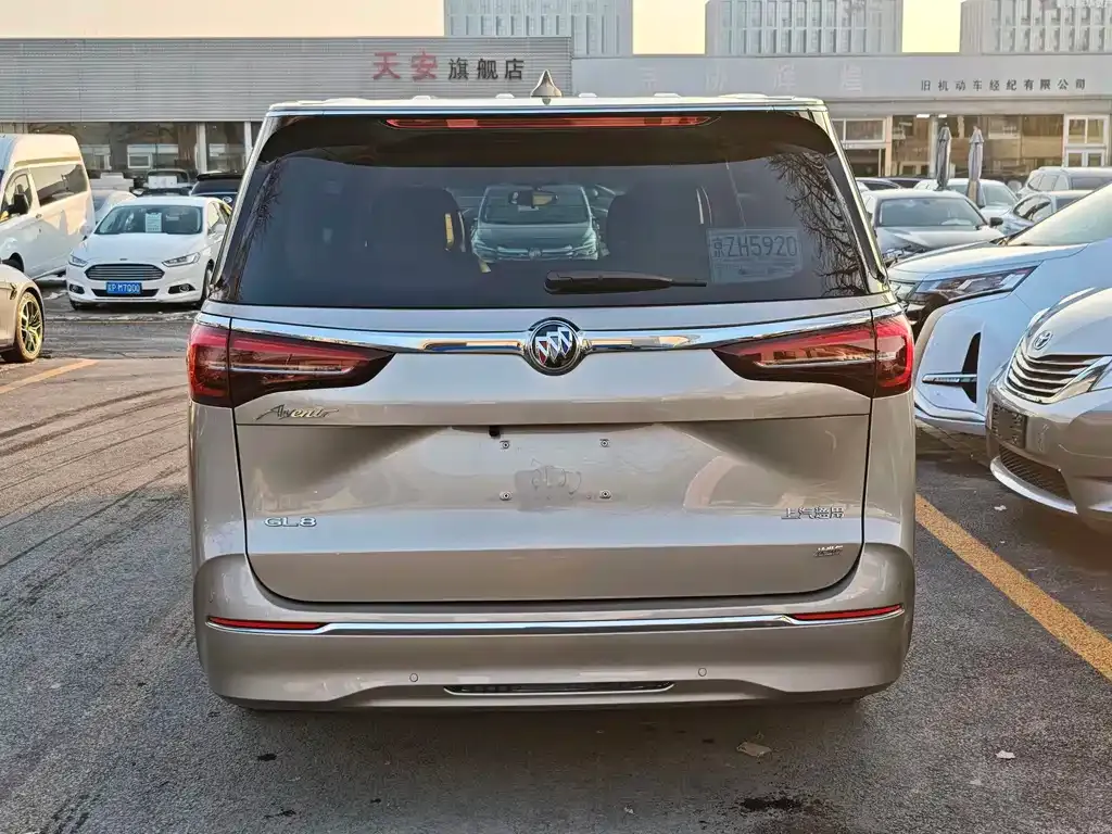 Buick GL8 2024 из CN, фото 2