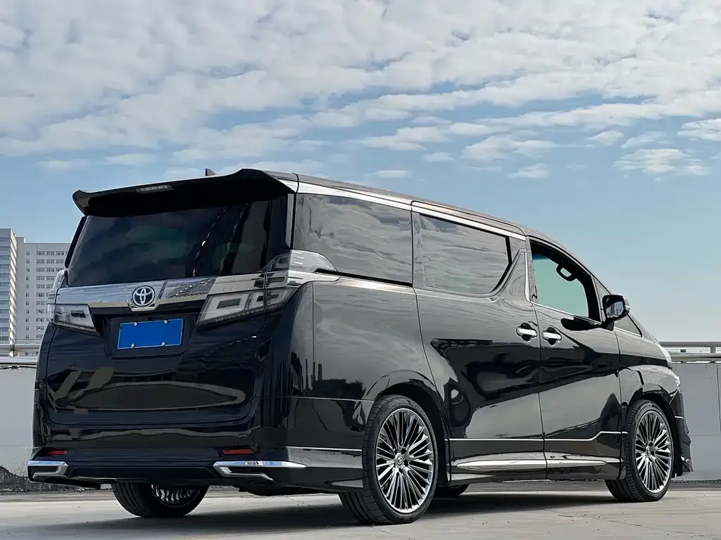Toyota Vellfire — фото 2