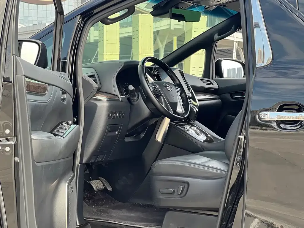 Toyota Vellfire — фото 9