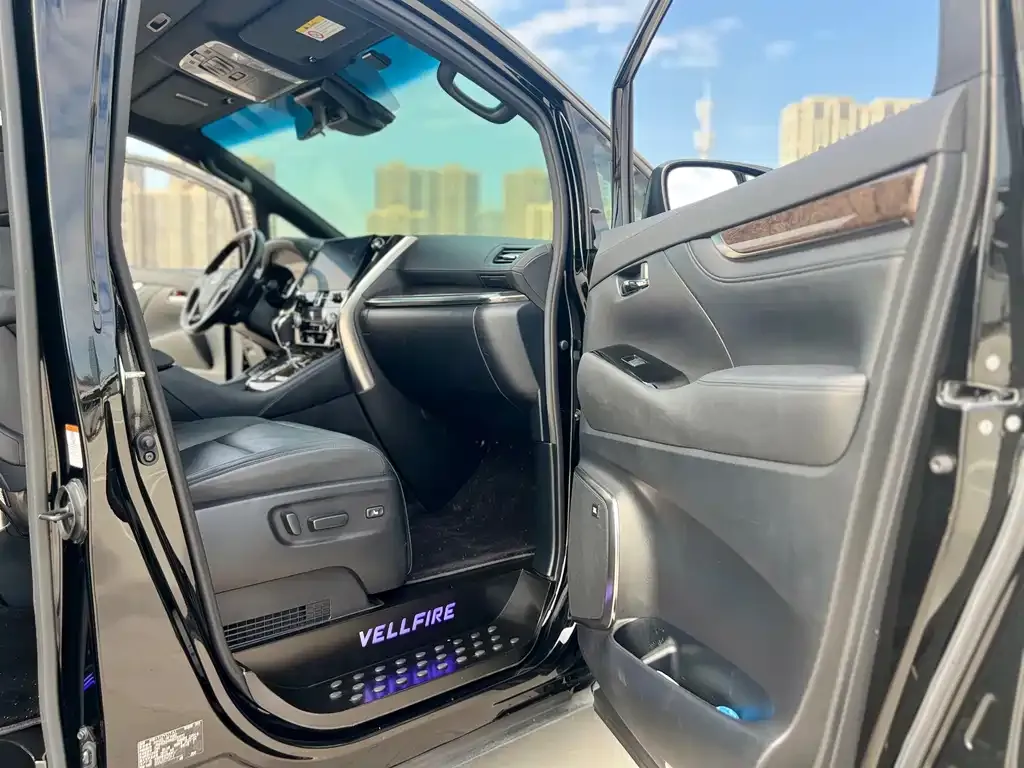 Toyota Vellfire — фото 6