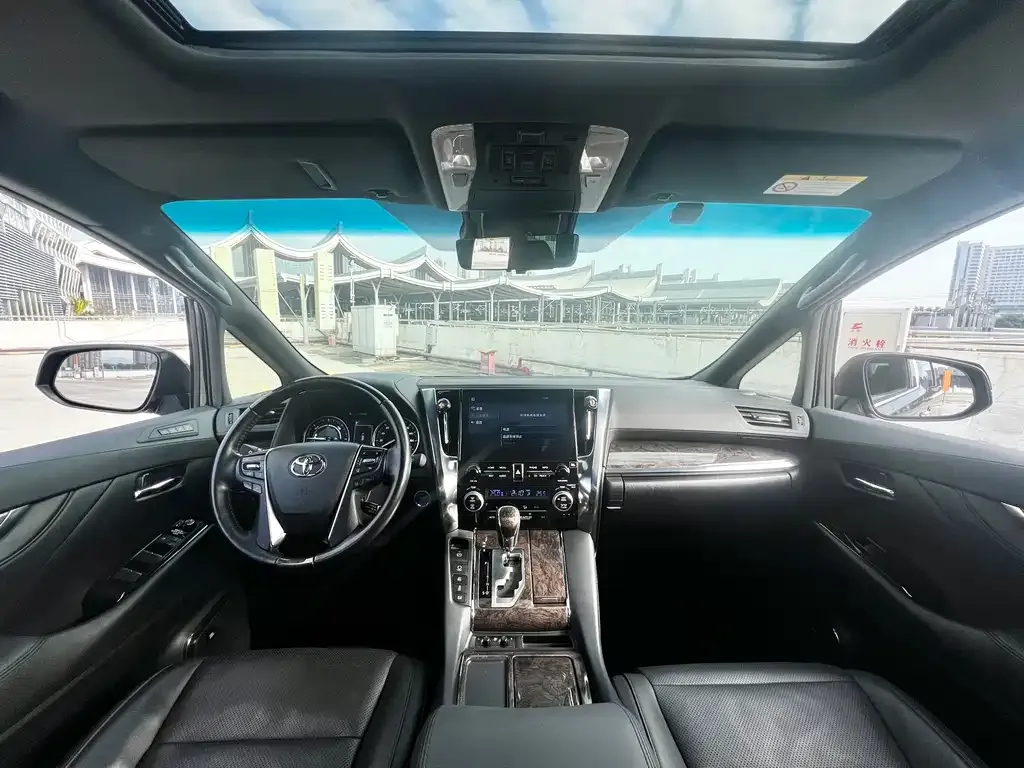 Toyota Vellfire — фото 10