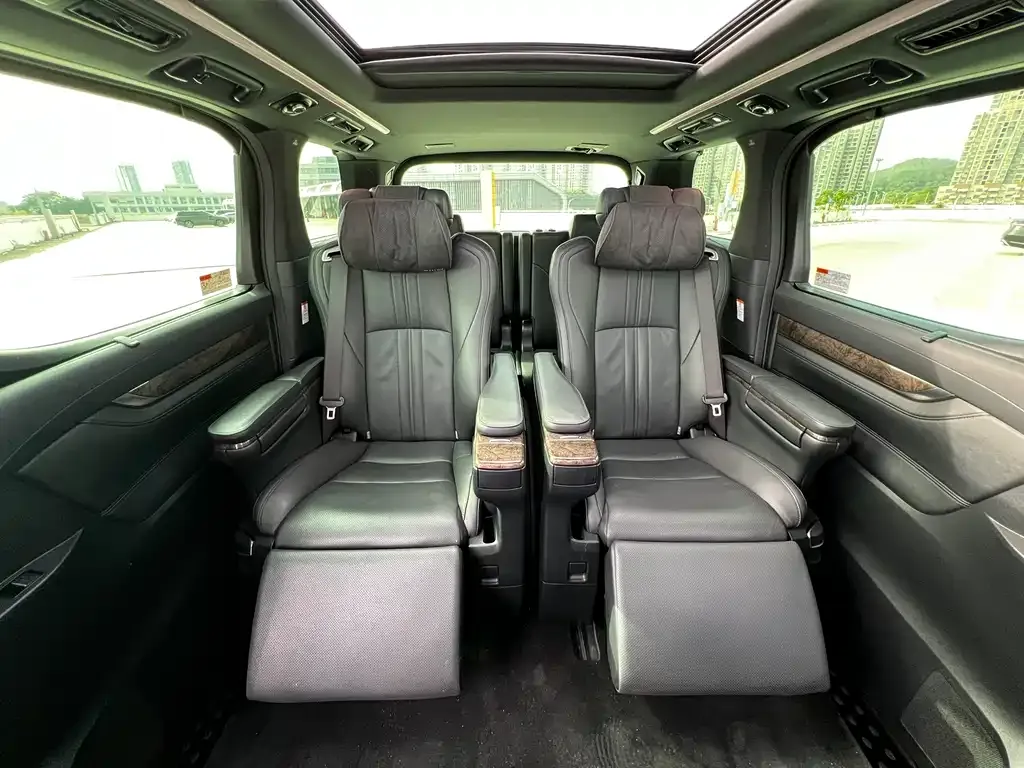 Toyota Vellfire — фото 8