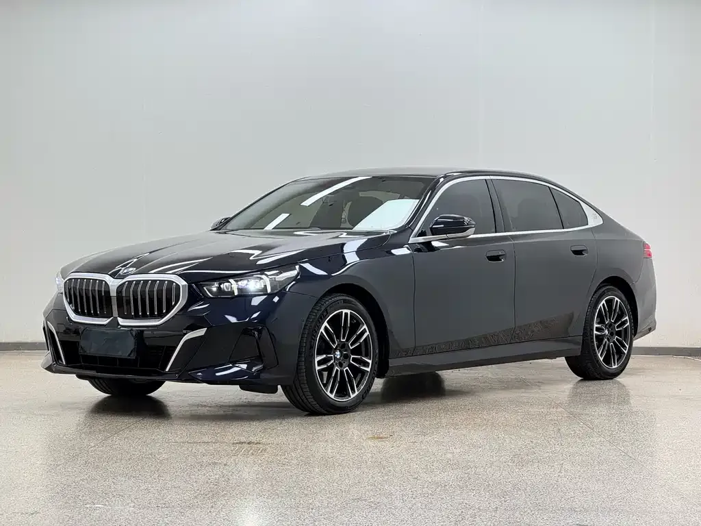 BMW 5 Series — фото 1