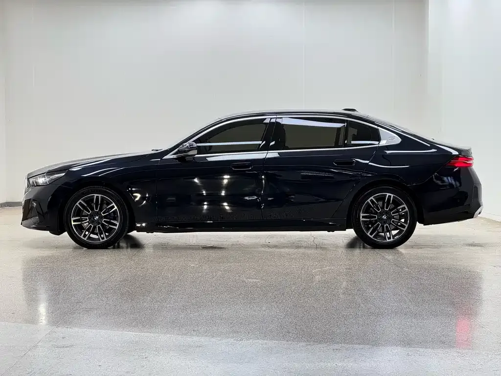 BMW 5 Series — фото 4