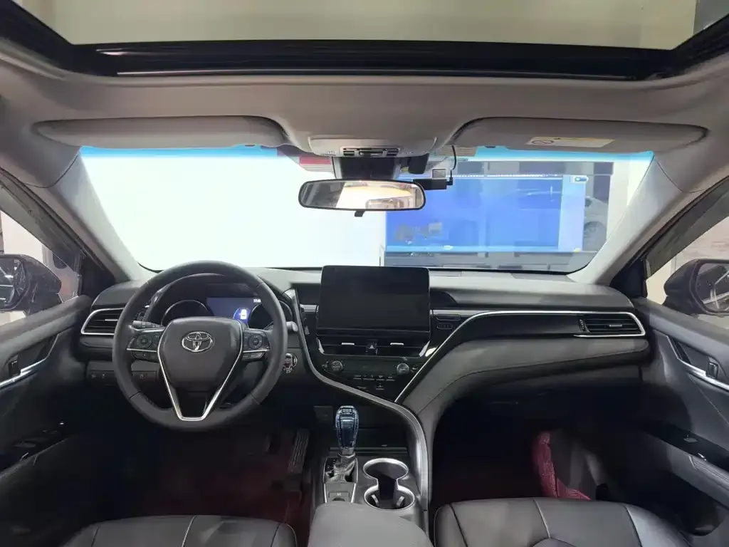 Toyota Camry 2024 из CN, фото 2