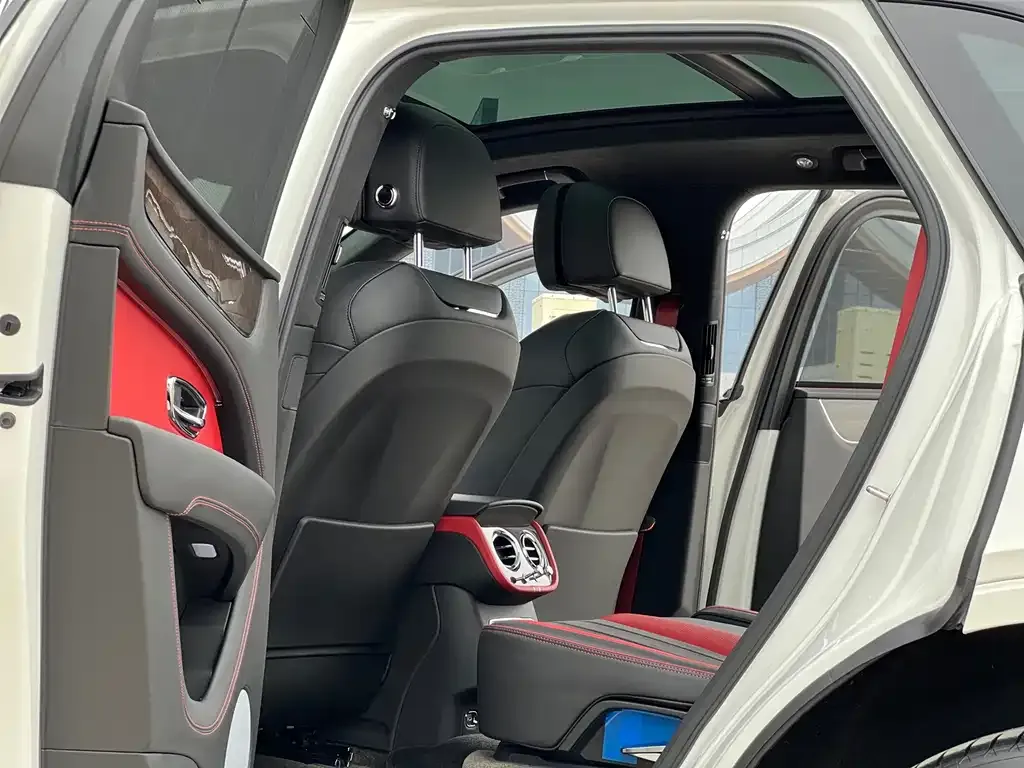 Bentley Bentayga 2022 из CN, фото 8