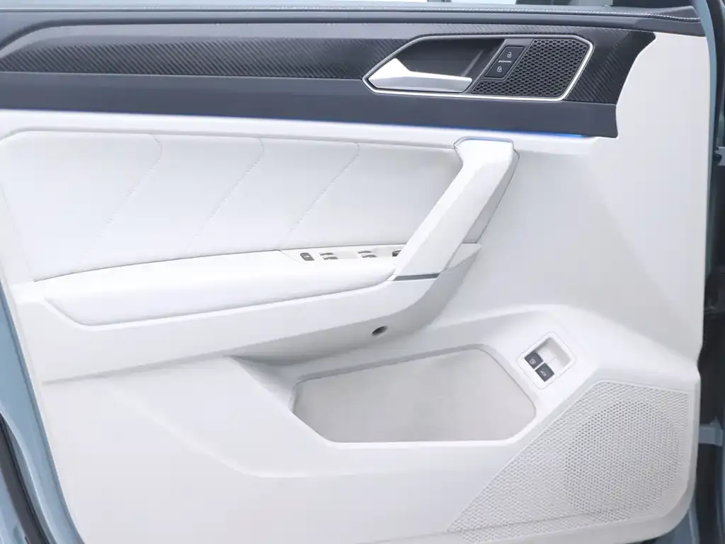 Volkswagen GTE PHEV 2022 из CN, фото 5