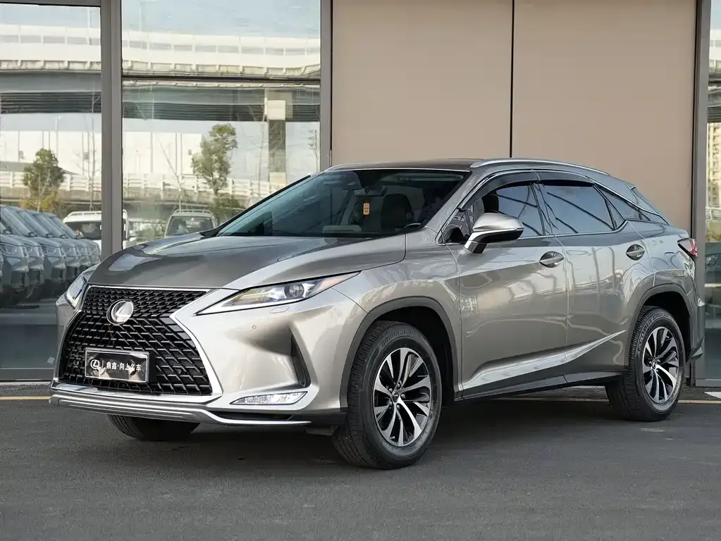 Lexus RX — фото 1