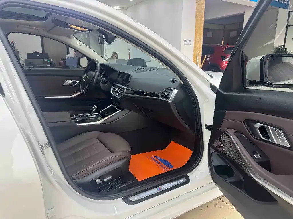 BMW 3 Series 2021 из CN, фото 9