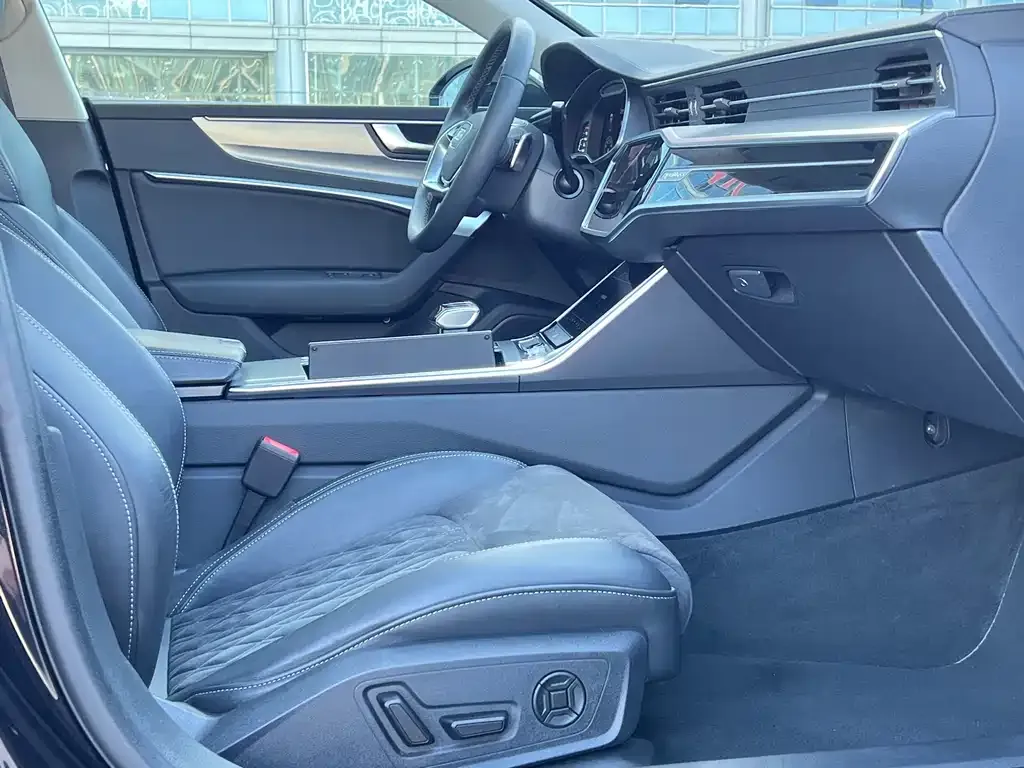Audi A7L 2025 из CN, фото 9